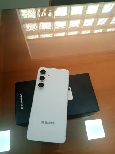 Samsung Galaxy S24 FE 256GB - Impecável na Caixa (Estado de Novo)