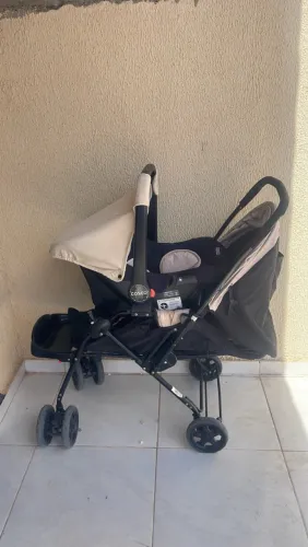Carrinho de bebê e bebê conforto 