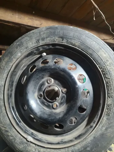 4 Roda de ferro com pneus do new fiesta 
