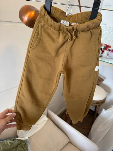 Calça infantil 4 zara
