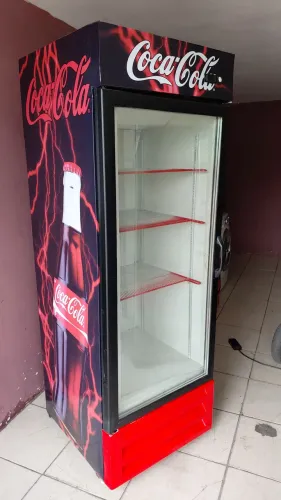 Expositora Coca-Cola com digital posso entregar