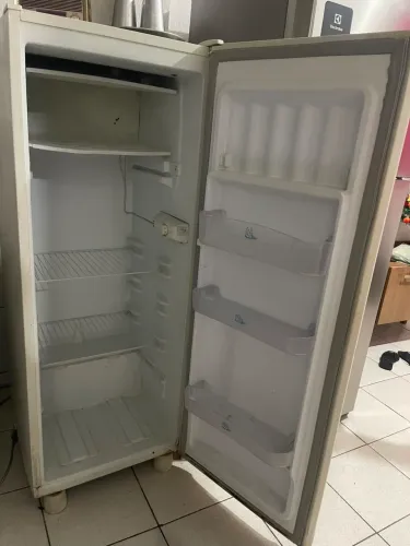 Vende se fogão e geladeira em ótimo estado