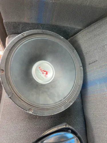 Auto Falante 800W Hinor 15?