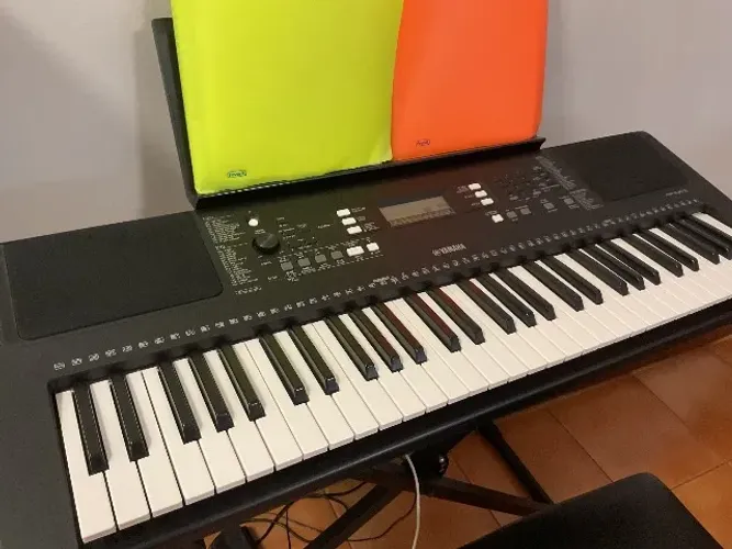 Teclado Yamaha PSR E373