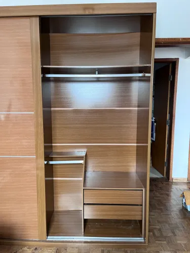 Guarda roupa com 2 portas de correr