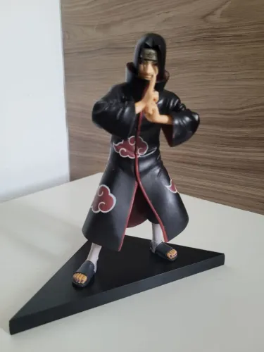 Action figure Itachi