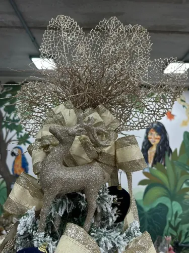 ÁRVORE DE NATAL NEVADA 1,80M - DECORADA AZUL MARINHO E DOURADO