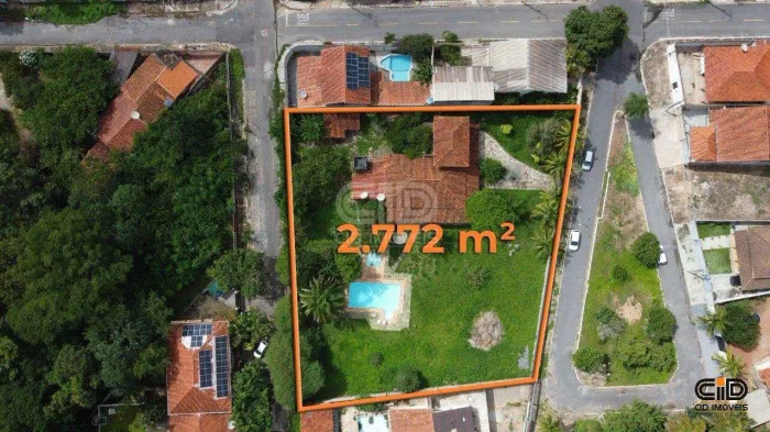 Casa á Venda com ampla área externa localizada no Boa esperança