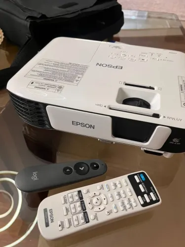 Projetor Epson PowerLite X41+ 3600lm branco com passador de brinde,