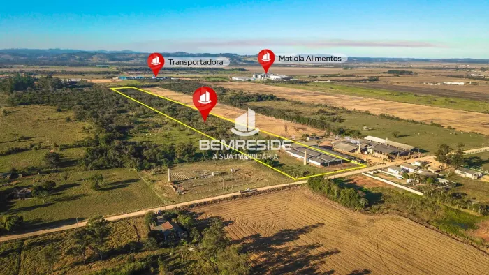 Terreno com mais de 7 hectares e amplo galpão em Içara