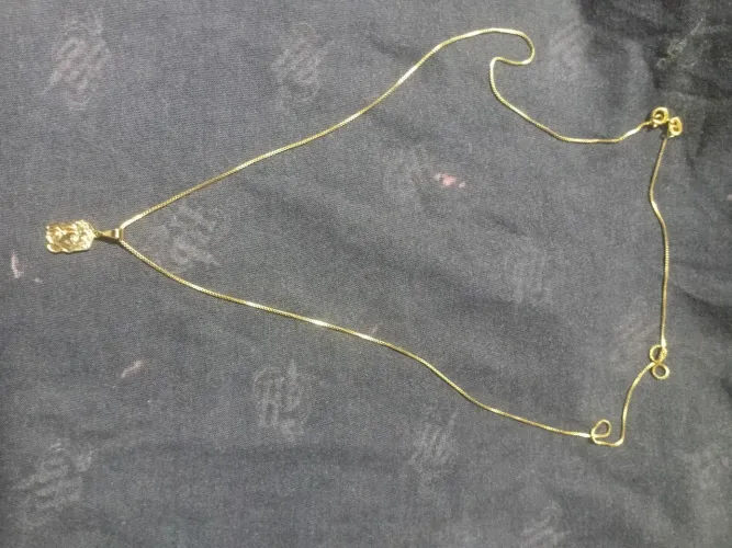 Cordão masculino dourado com pingente de face de Cristo*novo*!