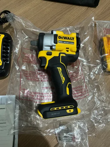 Parafusadeira/Chave de impacto DEWALT 20V NOVA