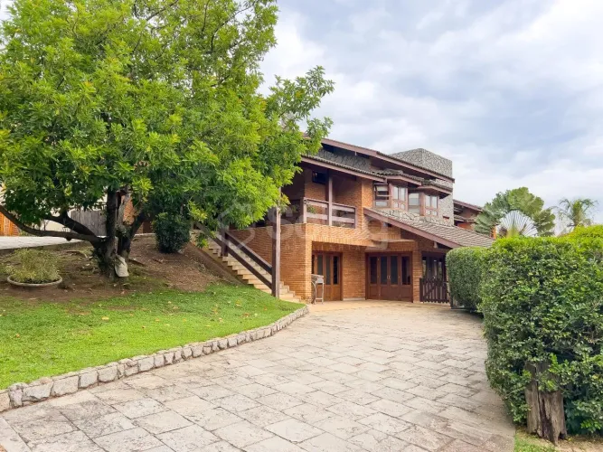 Casa a venda no Condomínio Estancia Marambaia em Vinhedo, interior de São Paulo.