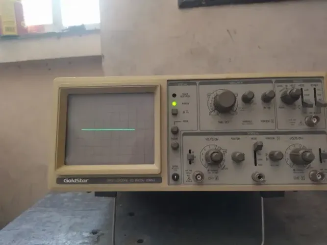 (sem os cabos de teste) Osciloscópio Analógico funcionando