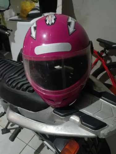 Capacete infantil rosa 