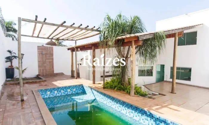 Casa Espaçosa de 282m² no Jardim Karaíba com 5 Quartos, 2 Suítes e 2 Vagas