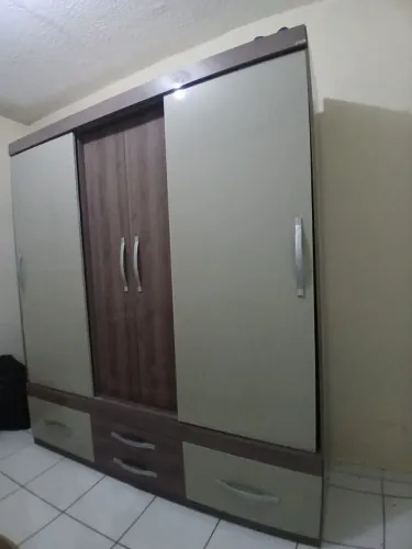 GUARDA ROUPA DE EXCELENTE QUALIDADE, POUCO USO TEMOS VALORES PARA MONTAR PARA VOCE