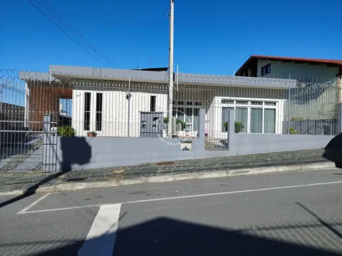 Casa 4 Quartos com 1 Suíte e 323m² - Jardim Atlântico