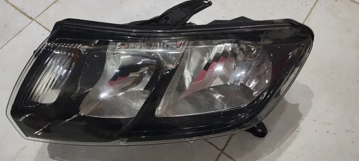 Farol Sandero e Logan 14/20 LE 