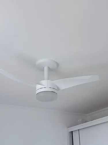 Ventilador de teto com controle remoto
