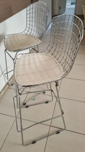 Par Banco Alto modelo Bertoia