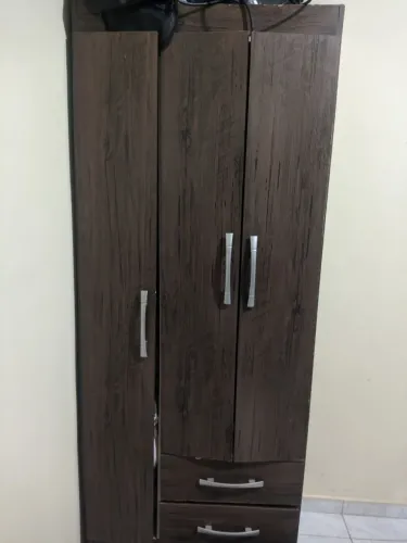 vendo esse guarda roupa de duas portas em perfeito estado
