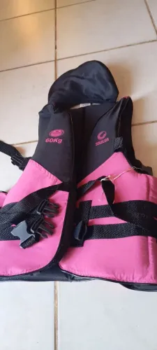 Colete, equipamento de auxiliar frutuação.