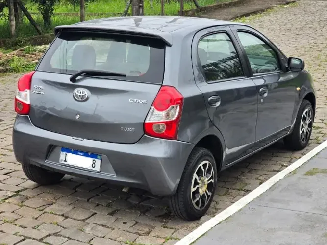 Toyota Etios XS 1.3 Flex 16V 5P Mec. 2013