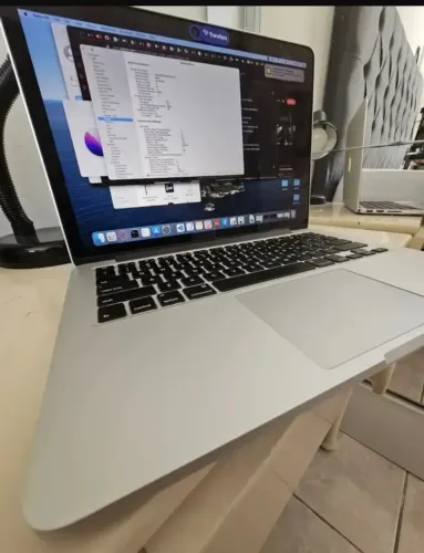 MacBook pro Retina 2015 16 gb ram 512 ssd