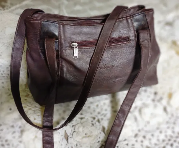 Vende-se bolsa de couro feminino, contato *00