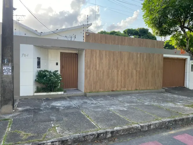 ALUGO ÓTIMA CASA COM 4 QUARTOS NO BAIRRO DE BOA VIAGEM / RECIFE