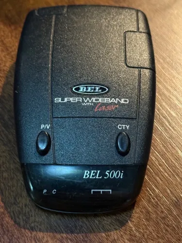 Radar Esportes Bel Tronics 500i Black Super Wideband com Detector Integrado de Radar/Laser