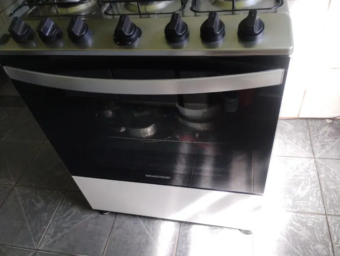 Vendo um fogão Brastemp 6 bocas 
