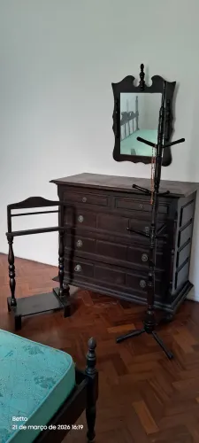 Vendo cômoda mais espelho e rezadeira