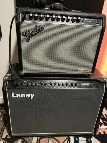 Amplificador Laney LV300 Twin + pedal footswitch