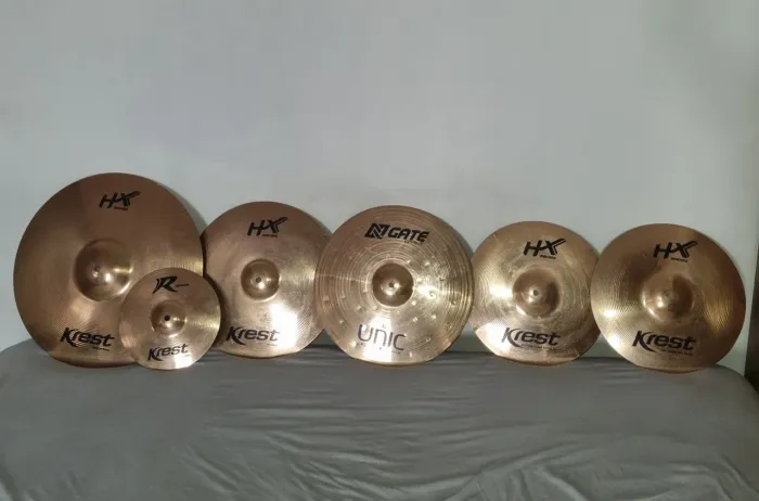 Conjunto de pratos de Bateria?
