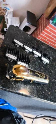 Máquina de cortar cabelo Wahl Magic clip gold
