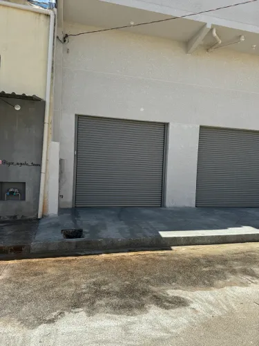 Alugo excelente loja com portas automáticas