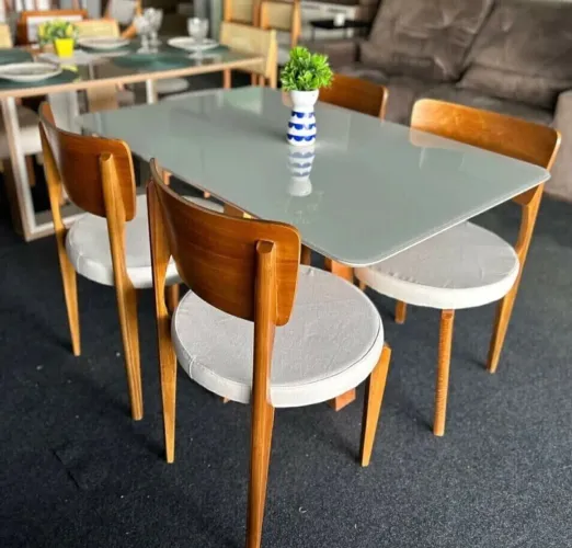 Mesa de jantar de 4 Cadeiras de Madeira ( MONTAGEM GRÁTIS) 