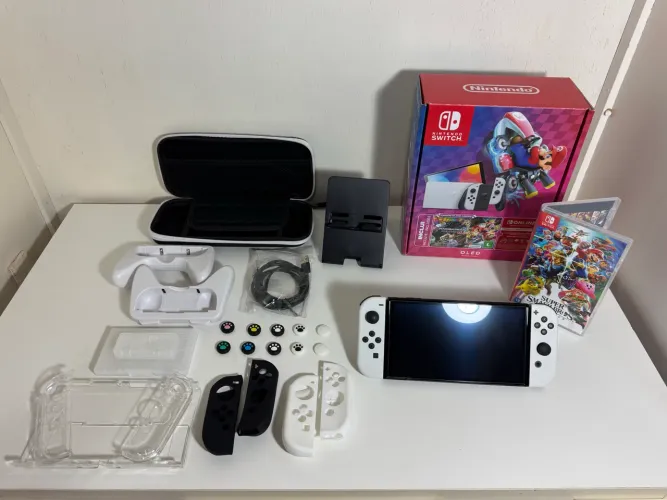 Nintendo Switch OLED 256 GB + jogo Super Smash Bros + 3 meses assinatura Nintendo + kit