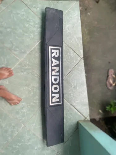 para-choque de alumínio da marca Randon,