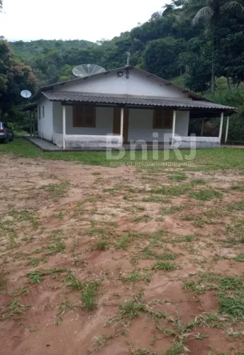 SITIO LOCALIZADO NA POSSE EM PETROPOLIS RJ.