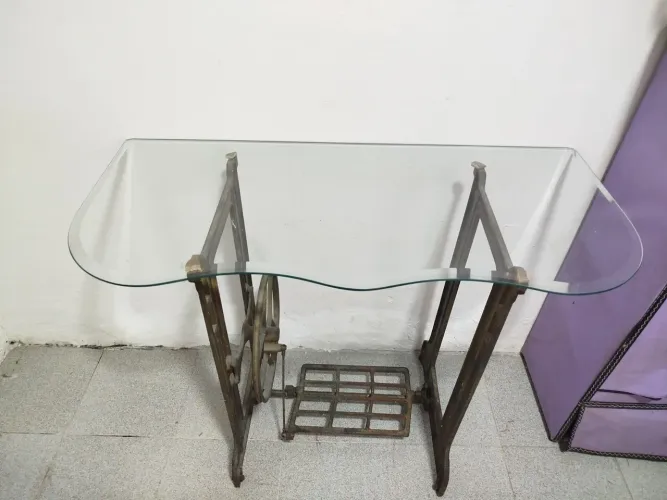 Pé de máquina antigo