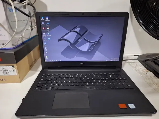 Notebook Dell Inspiron 3576 i5+16GB RAM, AMD Radeon 520 (SEM SSD)