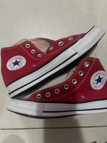 All Star vermelho em ótimo estado 