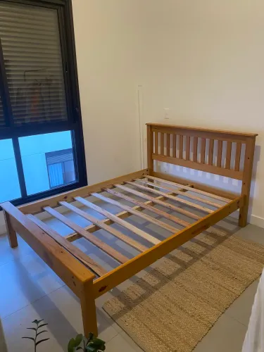 Cama de madeira linda!