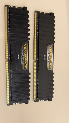 Kit Memória RAM Corsair Vengeance LPX 32GB (4x8GB) DDR4 2666MHz