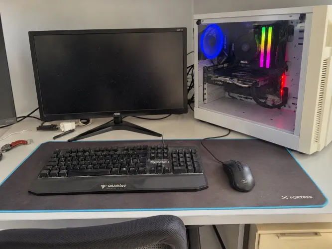 PC Gamer Completo Ryzen 5 5600G + RX 580 8GB + 32GB RGB + Monitor 75Hz