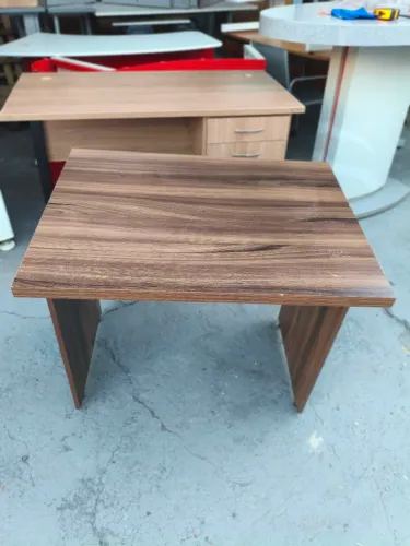 Mesa de escritório pequena