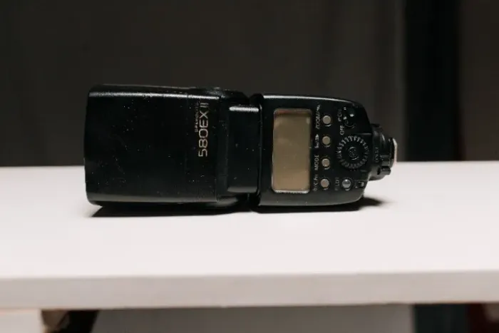 Flash Canon Speedlite 580EX II (Usado) - Alta Potência e Vedação Contra Clima